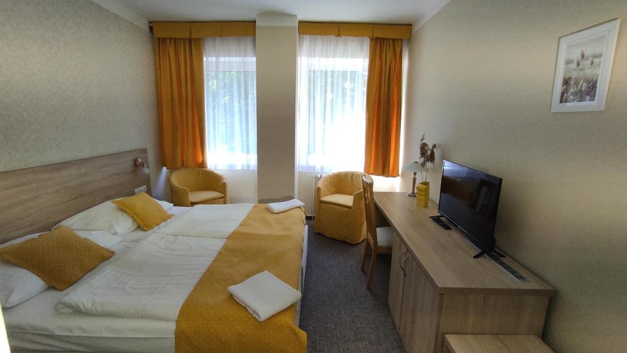 Parkhotel Соколов Екстериор снимка
