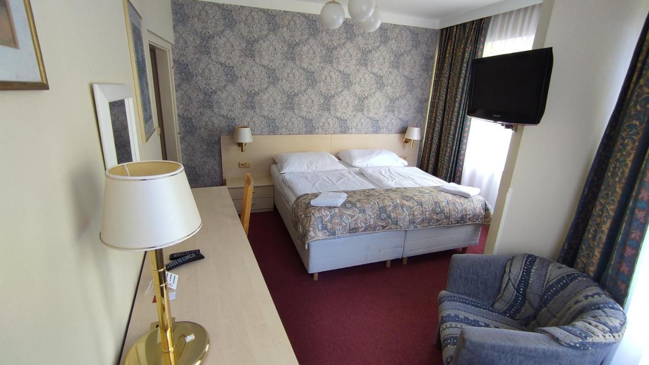 Parkhotel Соколов Екстериор снимка