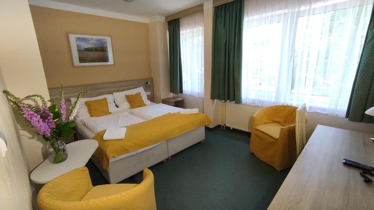 Parkhotel Соколов Екстериор снимка